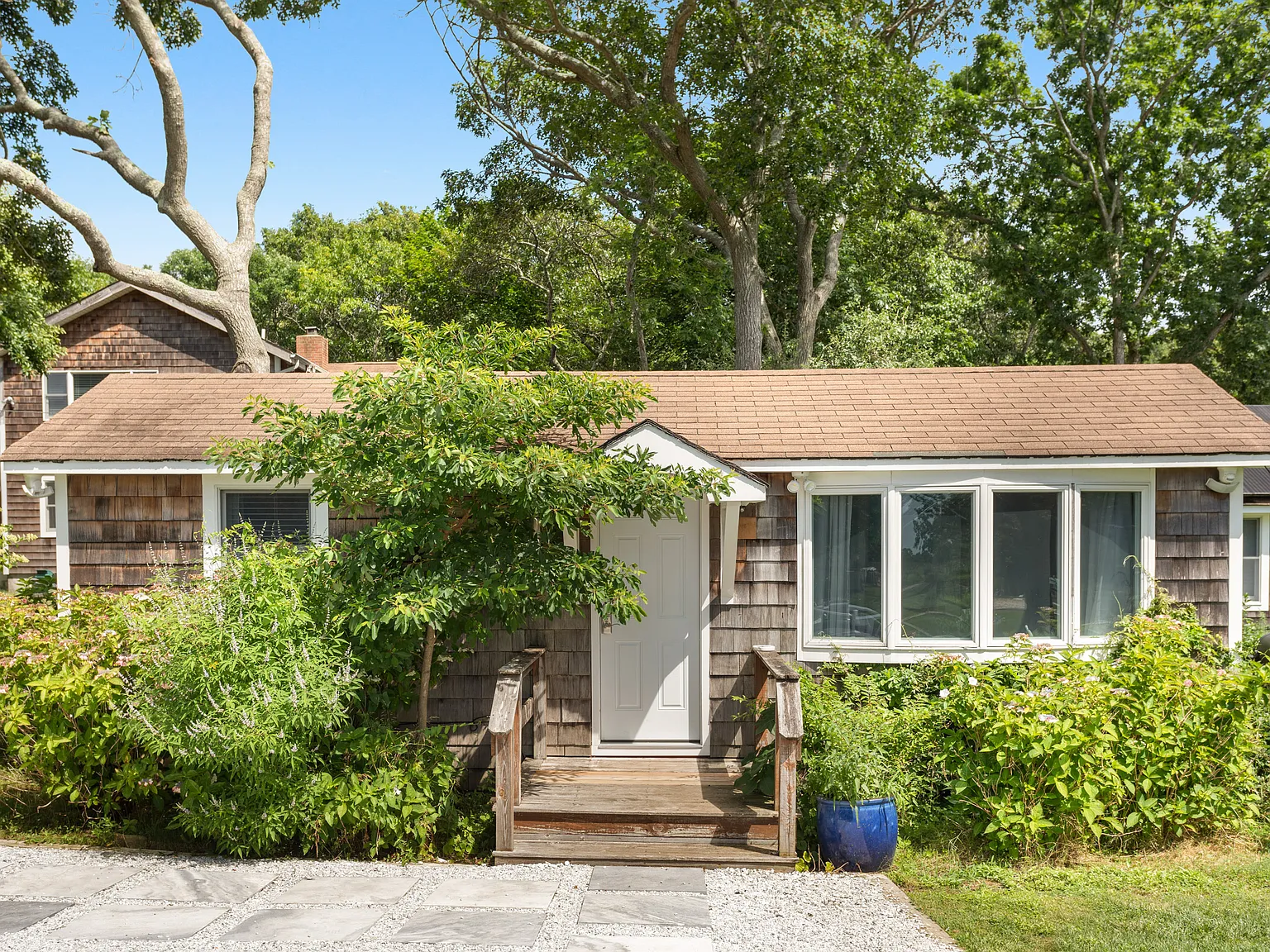 3-Cottage Compound on Gardiners Bay — Photo 4