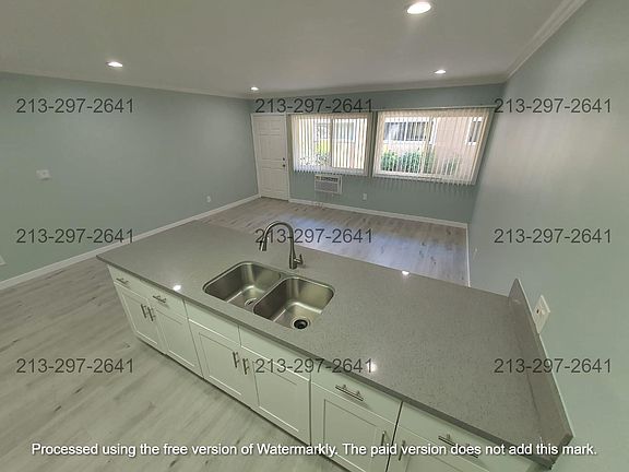 4th image of 13961 Oxnard St #18