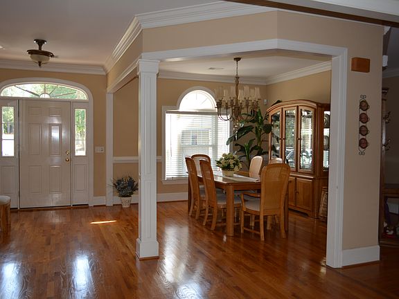 Foyer/Dining Room