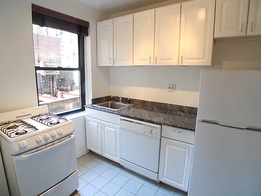 Rented by Compass | media 22