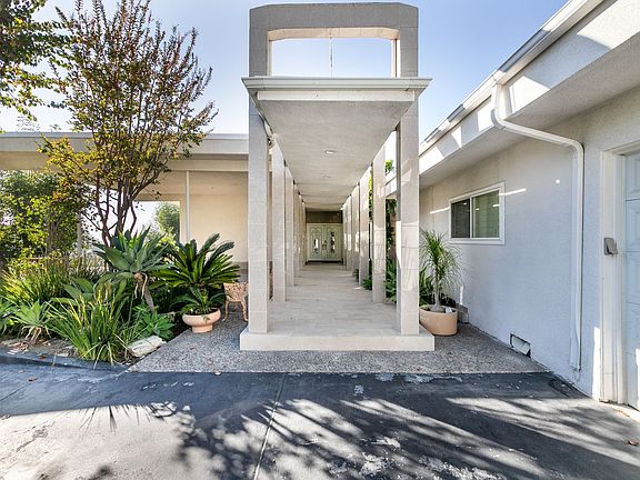 4th image of 8900 Alto Cedro Dr