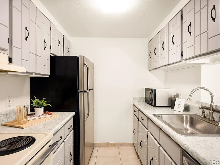 1365 Columbine St #103 — Photo 9