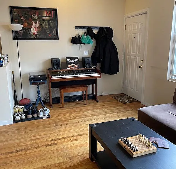 1429 W Fletcher St #1 — Photo 6