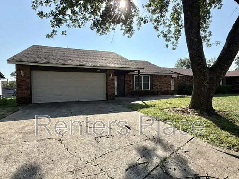 3 bed, 2.0 bath, 1408 sqft, $1,495 — Photo 1