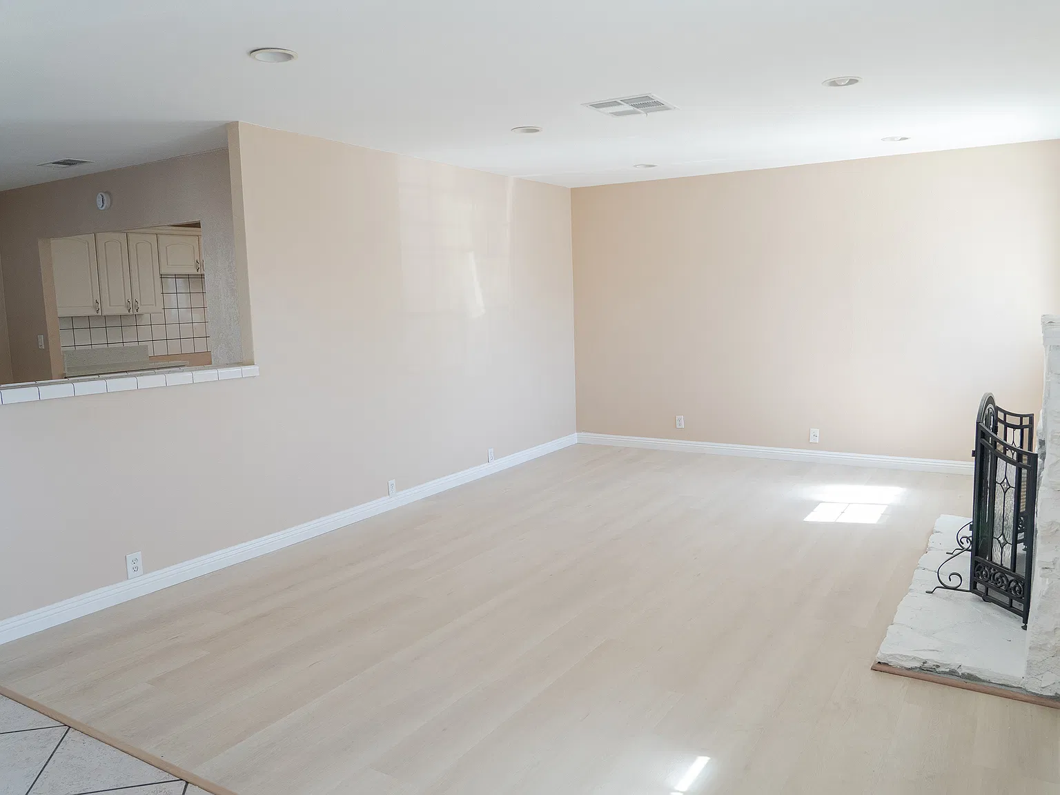 4 bed, 1643 sqft, $5,300 — Photo 3