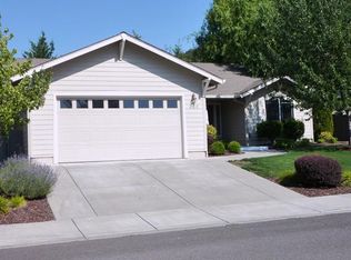 326 Phoenix Hills Dr, Phoenix, OR 97535