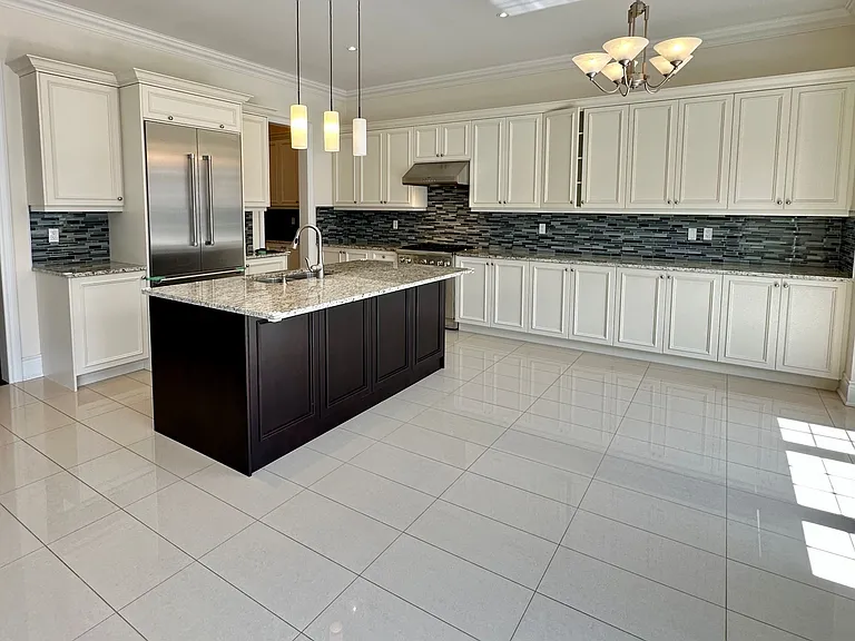 11 Yates Ave — Photo 3