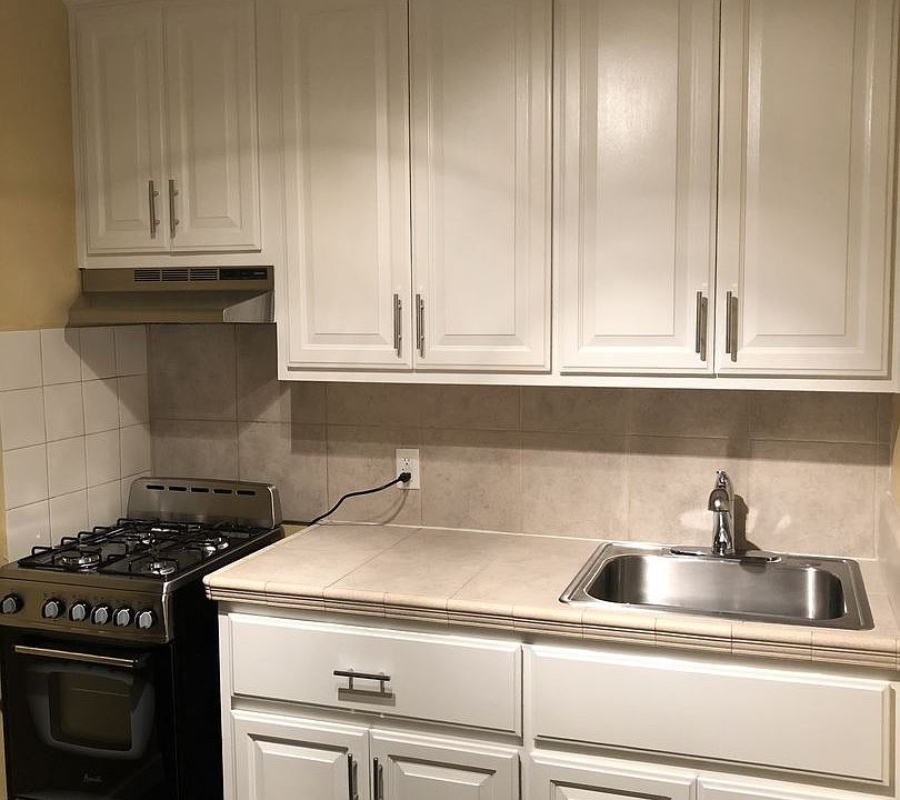 1st image of 124 Hiawatha Ave APT 012