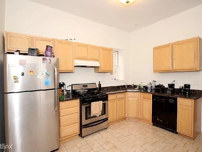 717 W Roscoe St #1 — Photo 16