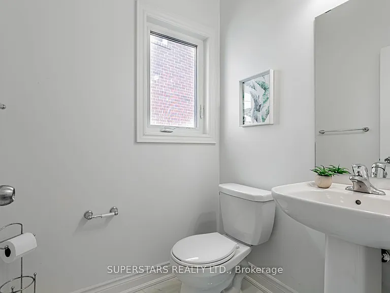 11 Empire Dr — Photo 18