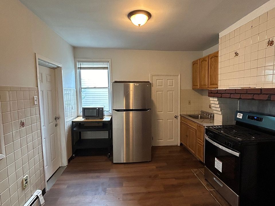 1st image of 418 John St #1