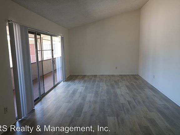 3rd image of 18444 Collins St APT 13