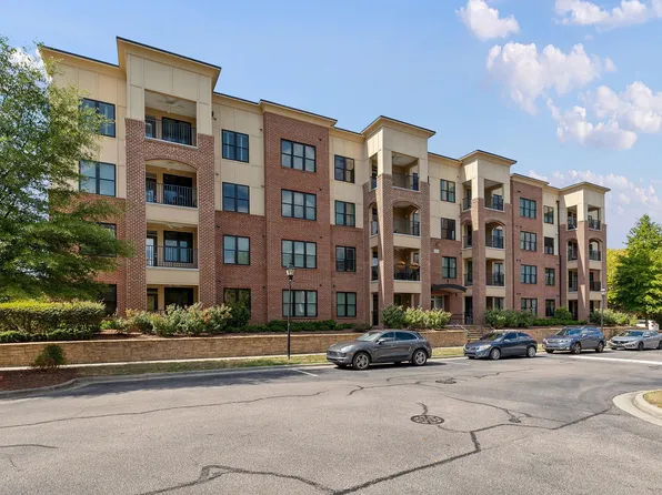 700 Finsbury St APT 400, Durham, NC 27703