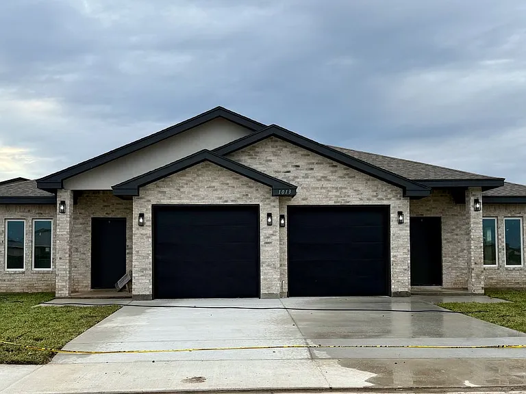 1013 Gabriela St #A — Photo 1