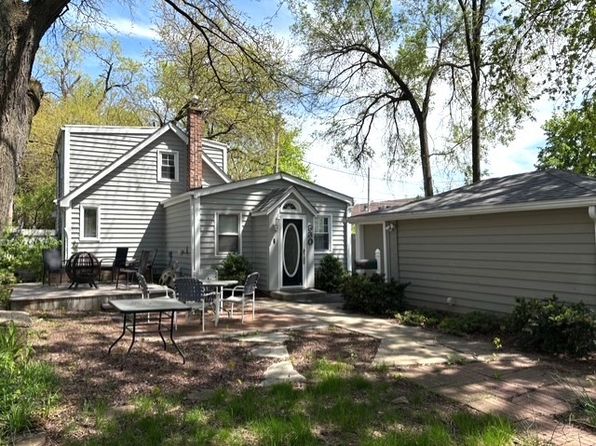 930 N Sleight St, Naperville, IL 60563