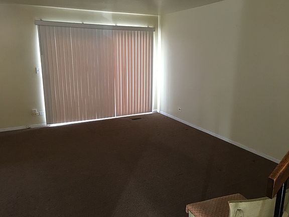4th image of 889 White Oak Ln