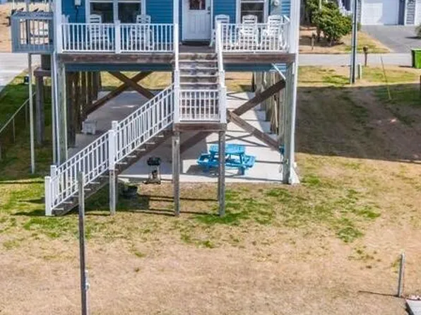 1017 1st Street, Surf City, NC 28445