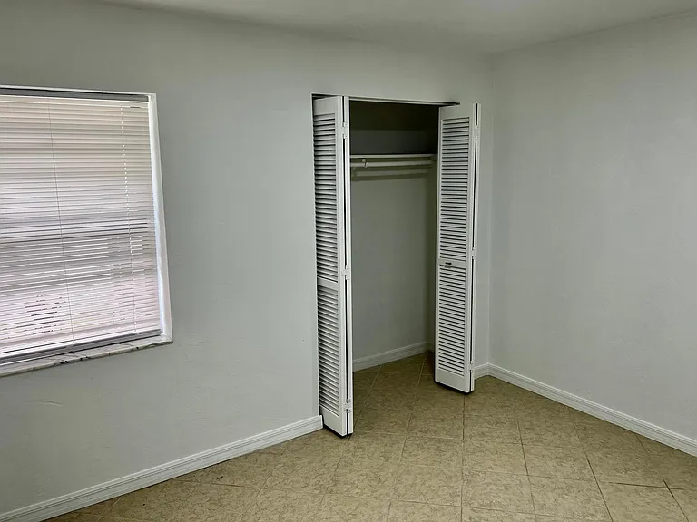 1109 Flomich St — Photo 14