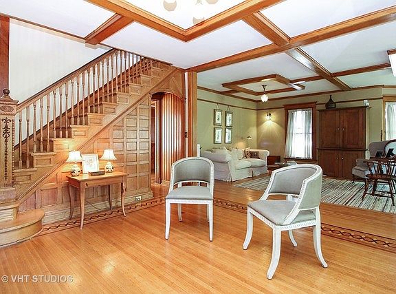 4th image of 302 W Judd St