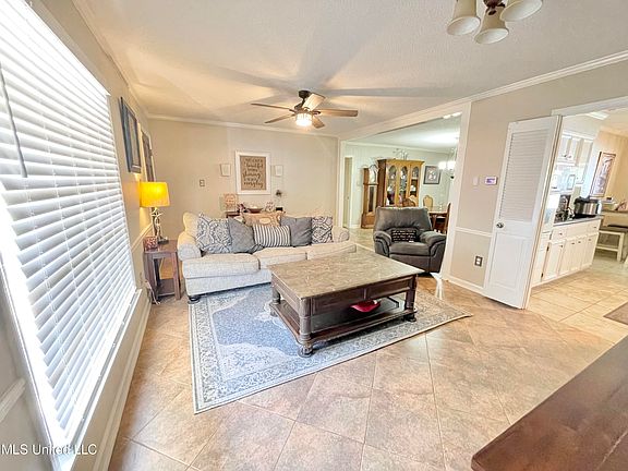3rd image of 8081 Buckingham Dr