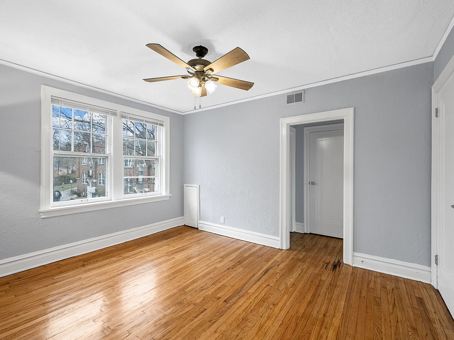 1240-72 Hawthorne Pl — Photo 3