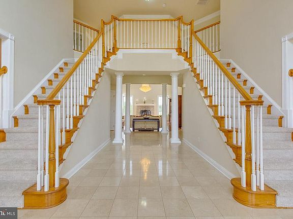 Open foyer plan with 2 staircases