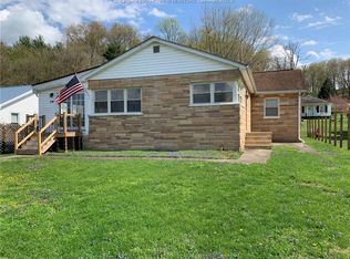 298 4th St, Mason, WV 25260