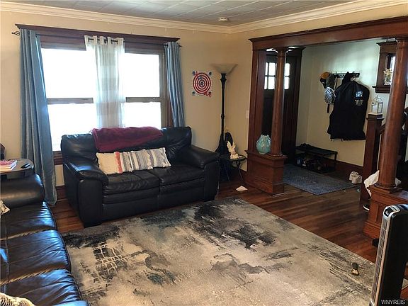 3rd image of 190 Tremaine Ave