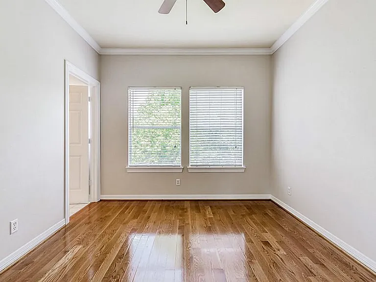 513 Leverkuhn St — Photo 20