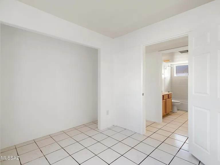 7360 S Vista Del Arroyo — Photo 2