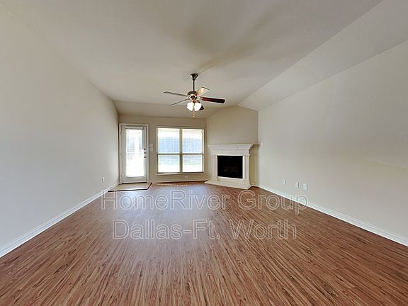 2nd image of 2800 Castle Creek Dr