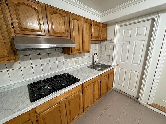 3rd image of 2071 19th Ave