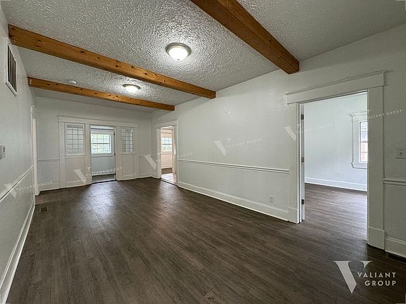 3rd image of 916 S Douglas Ave