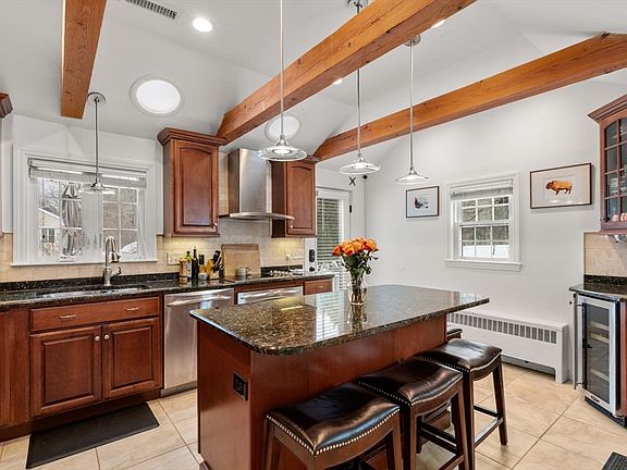 3rd image of 224 Burlington Ave