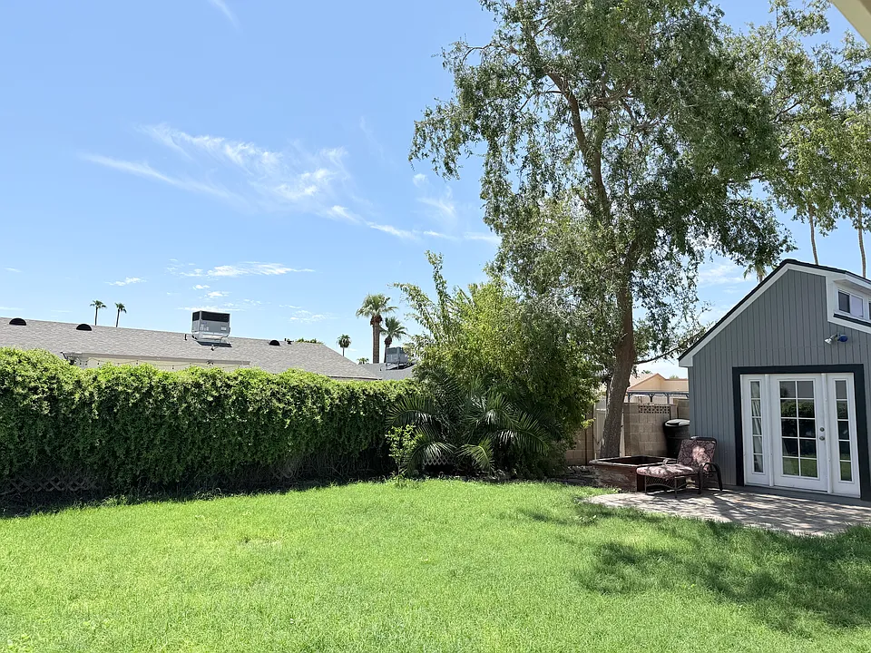 513 E Libra Dr