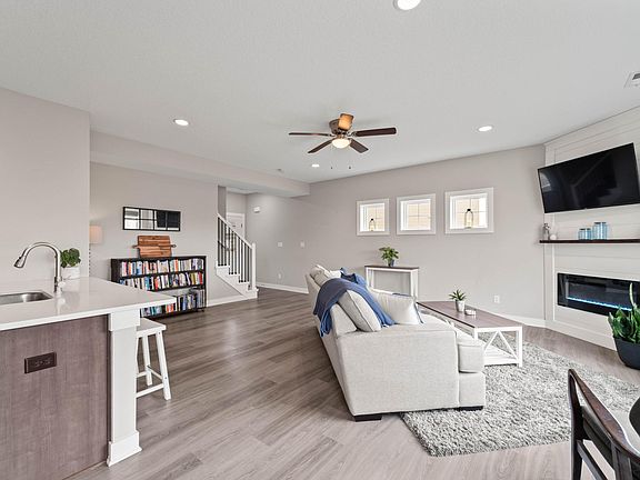 3rd image of 900 Kinney Cir NE