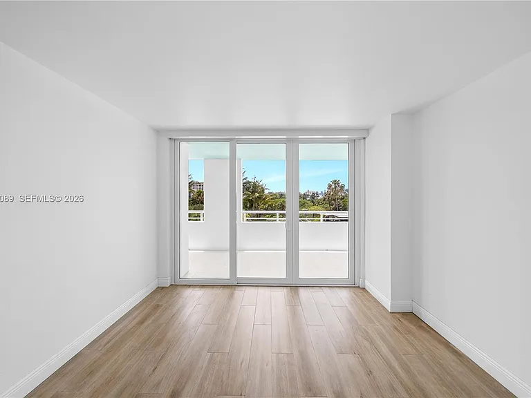 400 S Pointe Dr #409 — Photo 31