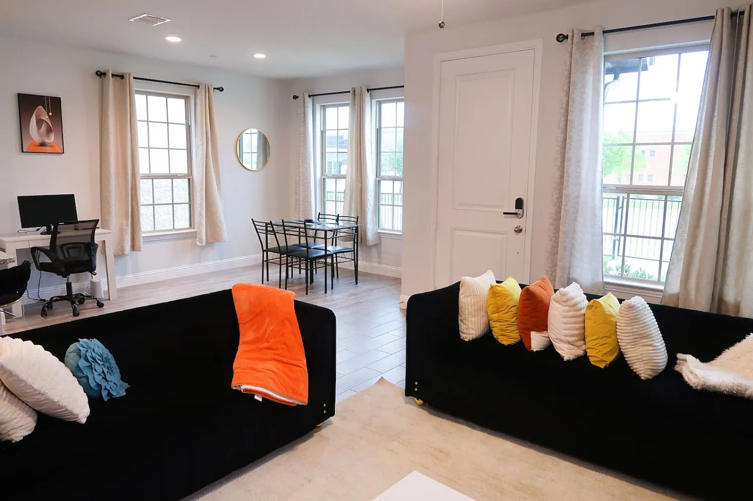 3 bed, 2.0 bath, 1614 sqft, $6,530 — Photo 3