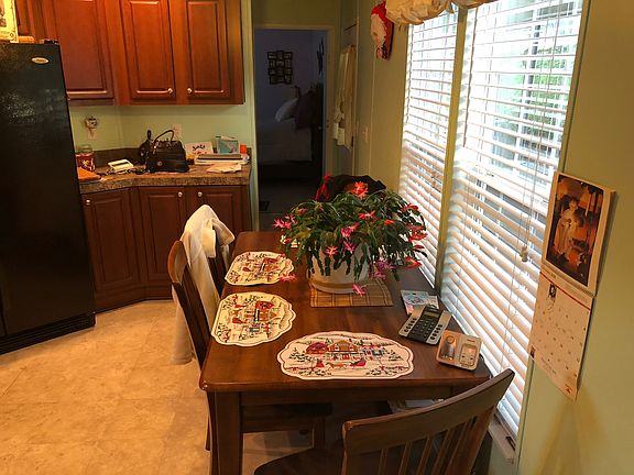 5th image of 87 Cortland Ct