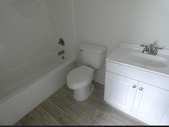 5th image of 107 1st St