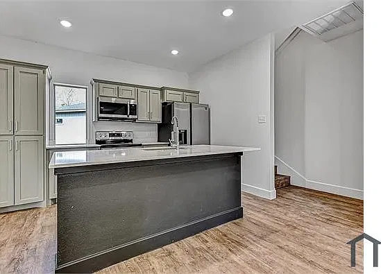 3 bed, 1383 sqft, $1,700 — Photo 1
