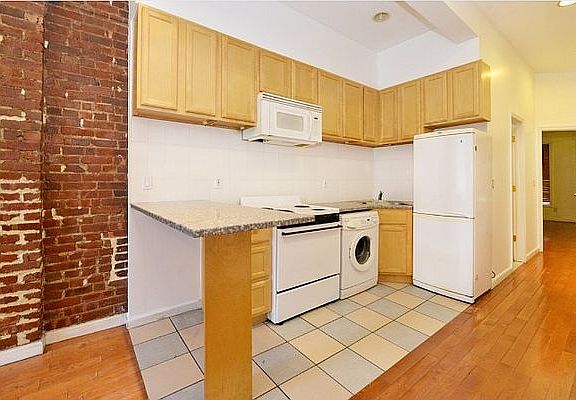 2nd image of 225 W 136th St APT 3