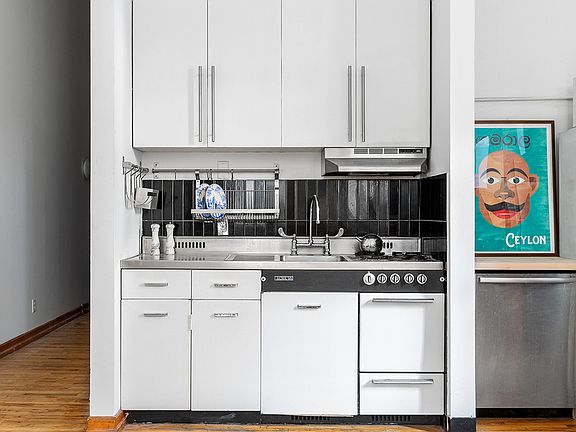 5th image of 15 Greene St Floor 2S