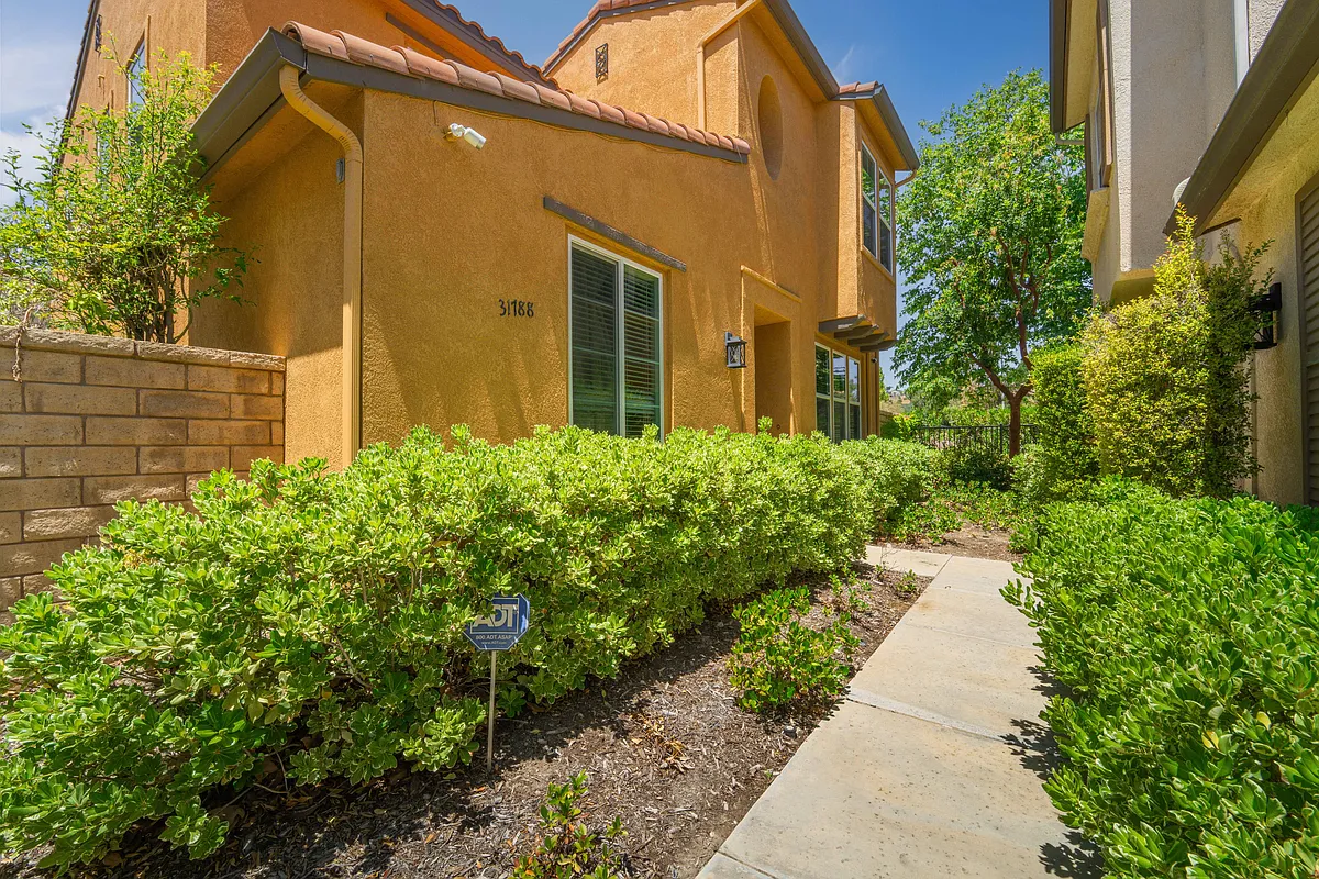 Building Photo - 31788 Avenida Del Luna
