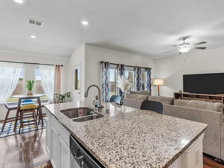671 Farmstead Dr — Photo 25