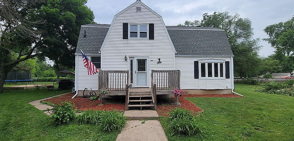 1st image of 100 Chestnut St