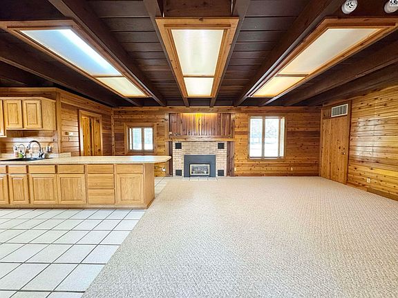 3rd image of 8 N Lake Dr