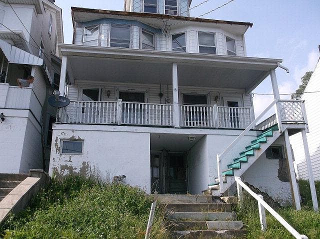 2nd image of 1525 W Walnut St