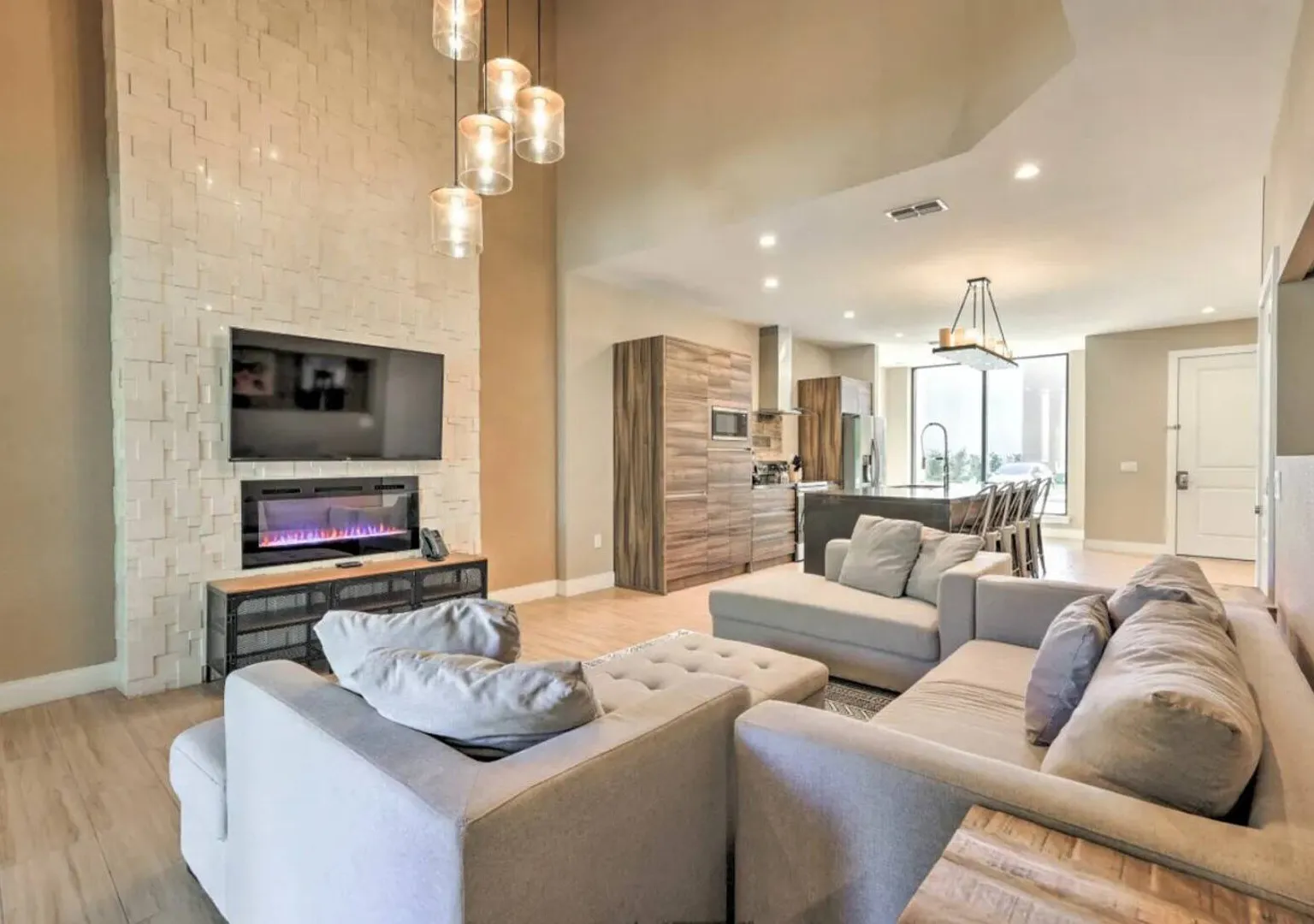 Charming 4BR Townhome in Kissimmee, By Disneyf — Photo 2