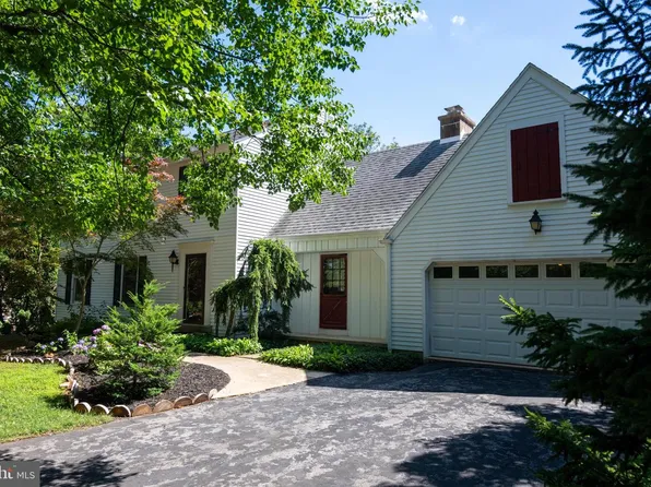 2710 Alexander Dr, Wilmington, DE 19810